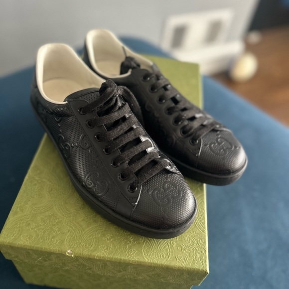 Authentic Men’s Gucci Sneaker - Picture 1 of 5